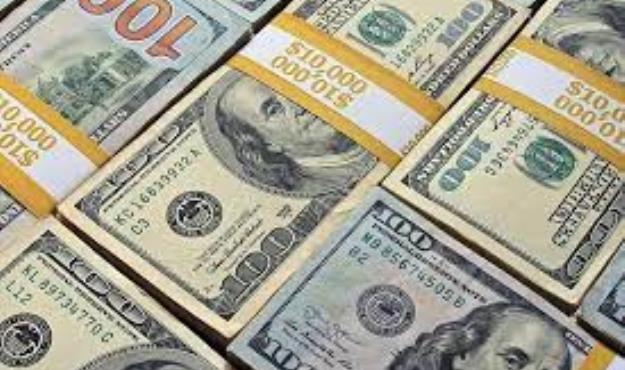 کاهش قیمت دلار در صرافی‌های بانکی