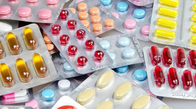 حذف ارز دولتی برای دارو/ واردات دارو تا پایان سال نصف می‌شود