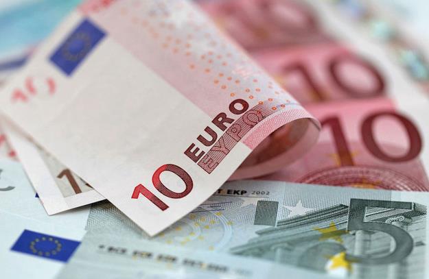  نرخ رسمی یورو افزایش و پوند کاهش یافت