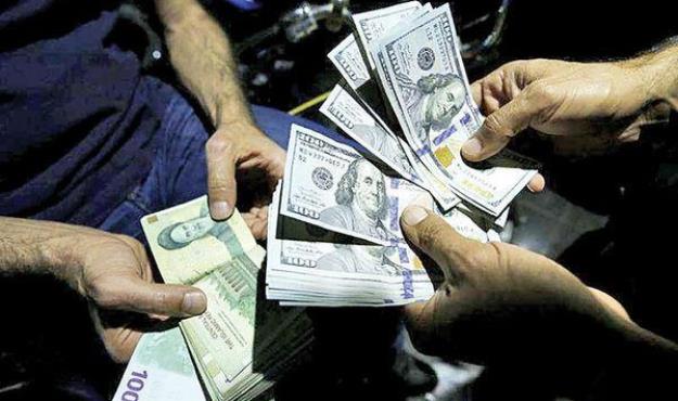 معاملات فردایی و خرید و فروش ارز خارج از صرافی‌ها و بانک‌ها قاچاق است