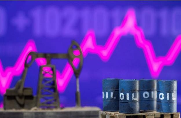  عقبگرد نفت در آستانه افزایش نرخ‌های آمریکا