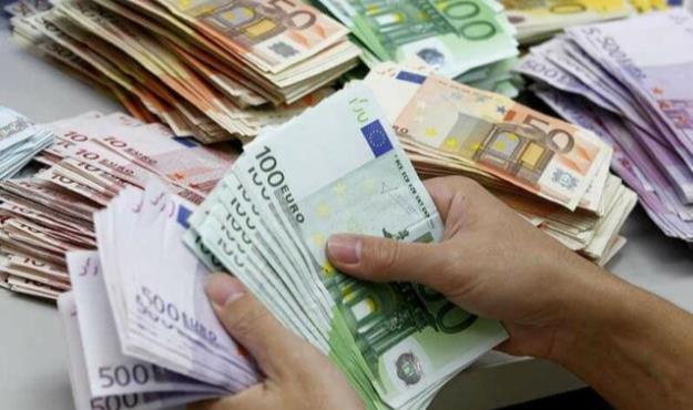 تعیین سقف برداشت از حساب سپرده ارزی ارائه دهندگان خدمات ارزی 