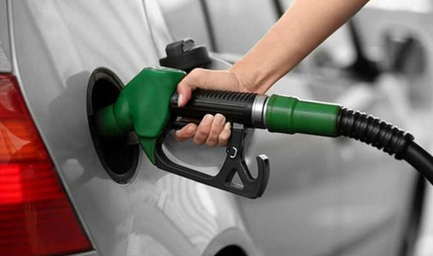 افزایش قیمت بنزین در سال آینده صحت ندارد