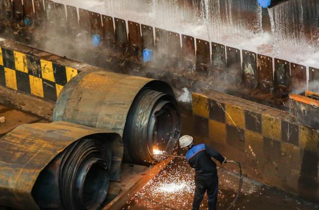 قطع برق باز هم گریبان صنایع فولادی و سیمانی را گرفت